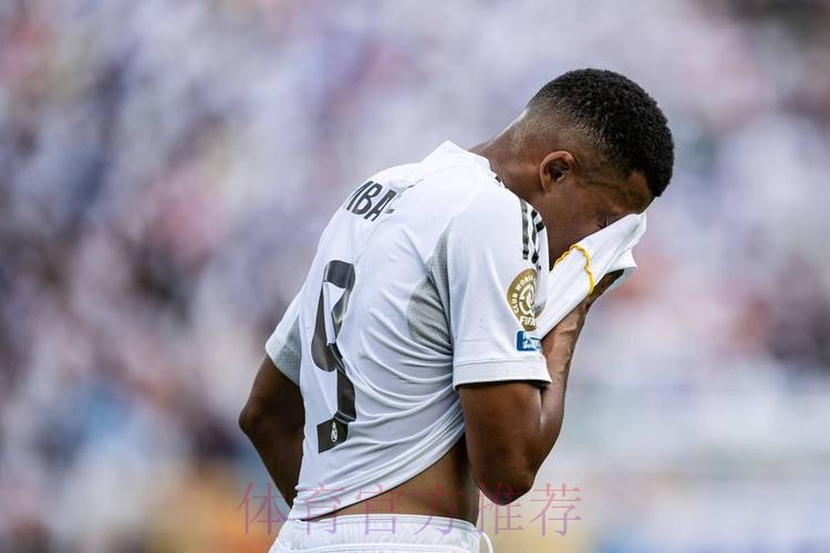 矿工欧冠“让”10子 用2队吊打皇马！一群人疯跑